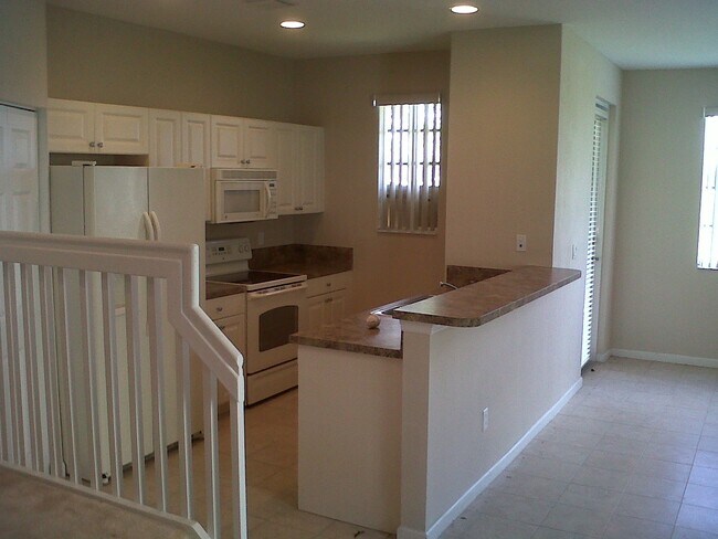 Foto del edificio - 1221 Lucaya Dr