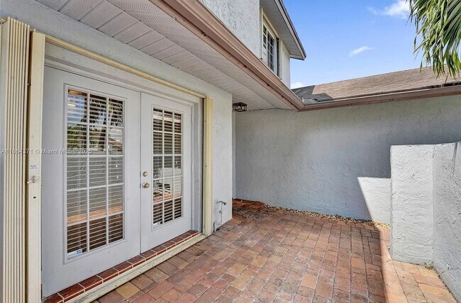 Foto del edificio - 9950 SW 12th St