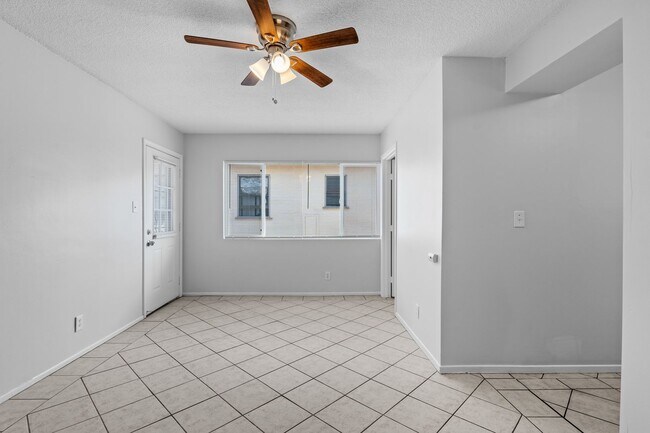 Building Photo - 1512 E Florida St