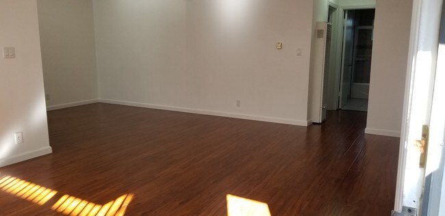 Foto del edificio - 1231 N Genesee Ave