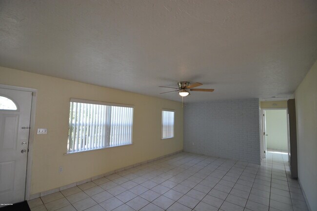 Building Photo - 2807 Tropic Rd