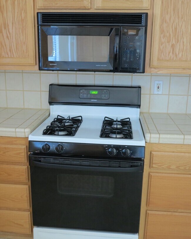 Foto del edificio - 2 Bedroom, 1 Bathroom Home In Beautiful Atascadero!