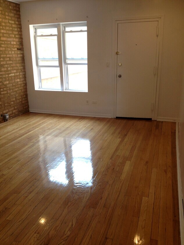 Foto principal - 5205 S Drexel Ave