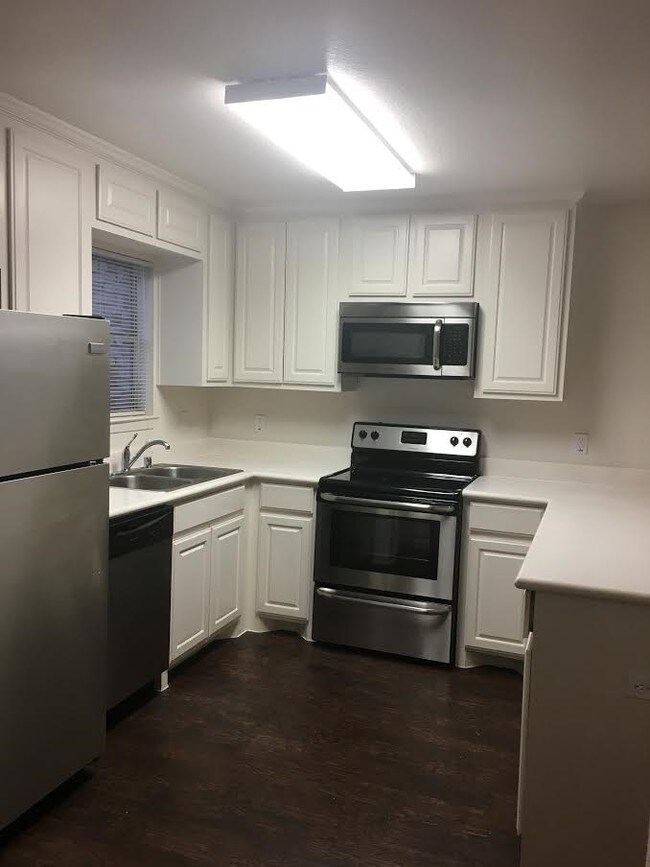 Foto del edificio - 5801 Edmond Ave