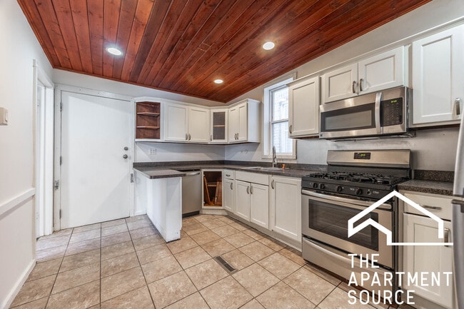 Building Photo - 2140 N Karlov Ave