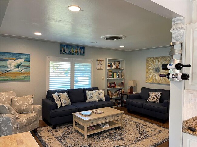 Building Photo - 1329 Royal Palm Dr S