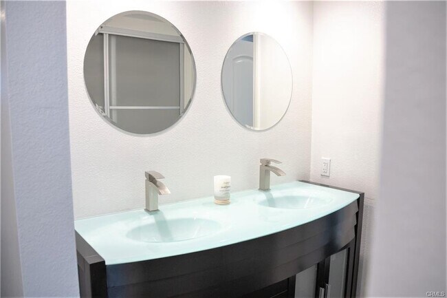 Building Photo - 31 Canyon Island Drive Apt #31, Newport Be...
