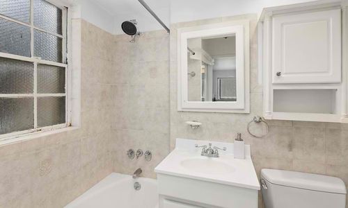 Foto del edificio - 315 W 56th St