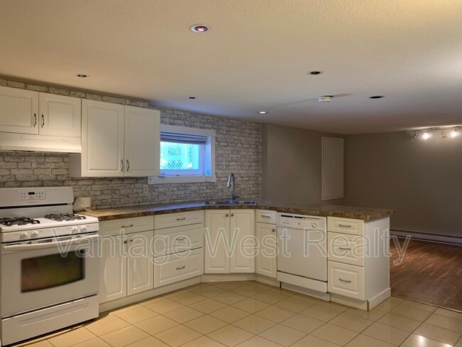 Building Photo - 804 Leon Ave