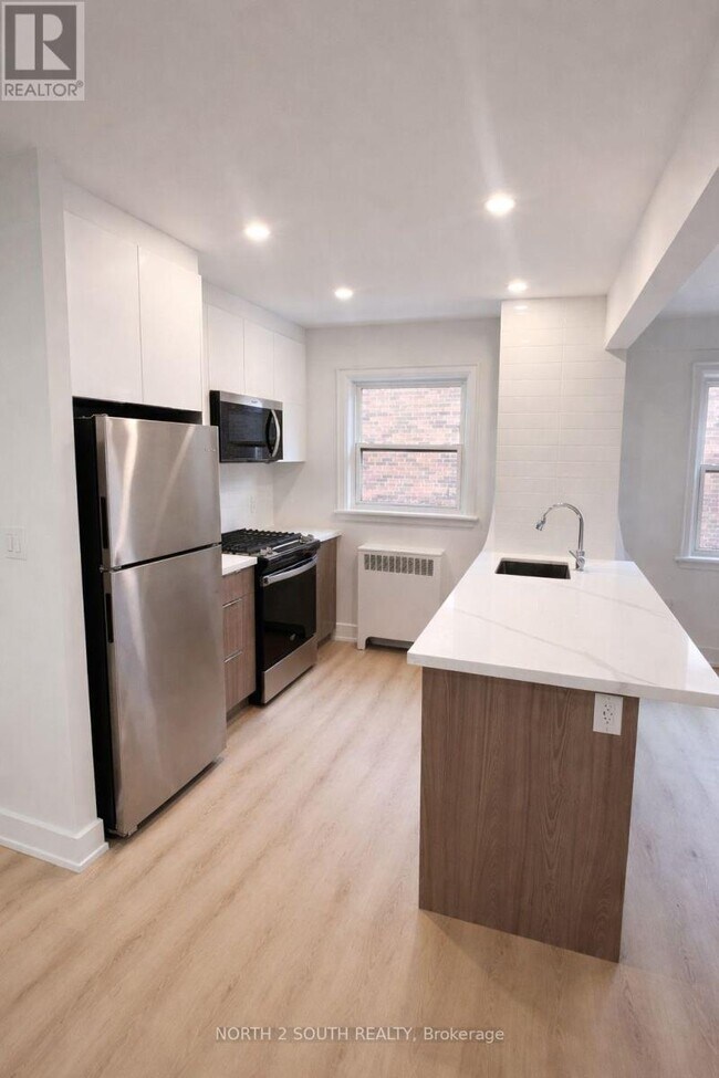 Photo du bâtiment - 1024 King St E