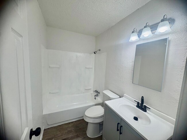 Building Photo - RENT SPECIAL!!!! Three bedroom home in S.W. OKC