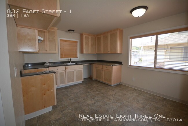 Building Photo - 832 Paget Ave