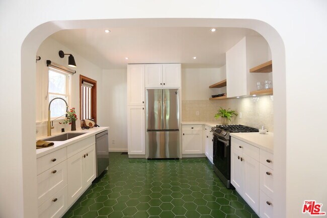 Foto del edificio - 2256 Silver Ridge Ave