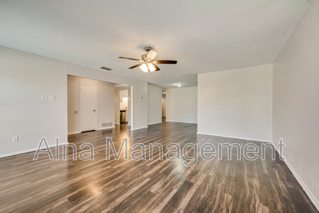 Foto del edificio - 1338 Greenbriar Ln