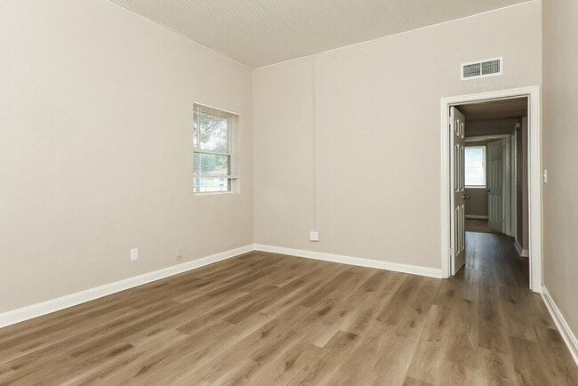 Building Photo - 5220 Seaspray Ave