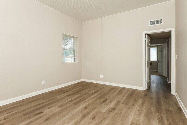 Foto del edificio - 5220 Seaspray Ave