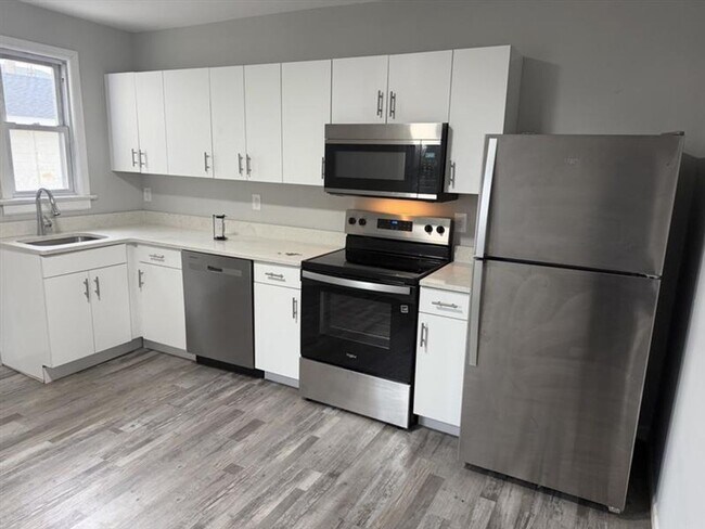 Foto del edificio - Newly Renovated 5 Bedroom 2.5 Bath House