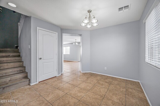 Building Photo - 698 S Laveen Dr