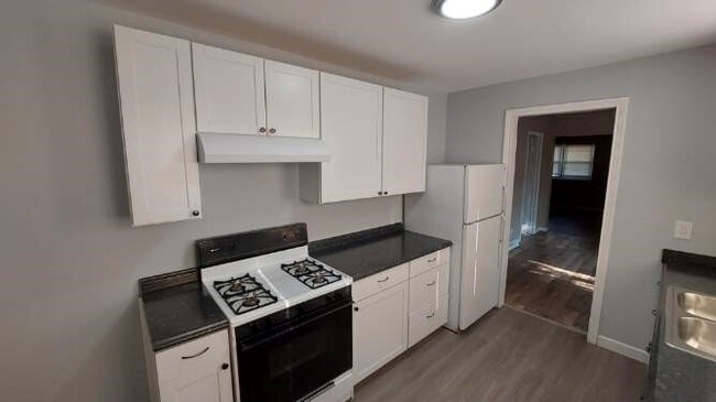 Building Photo - newly remodeled 3 bedroom downstairs