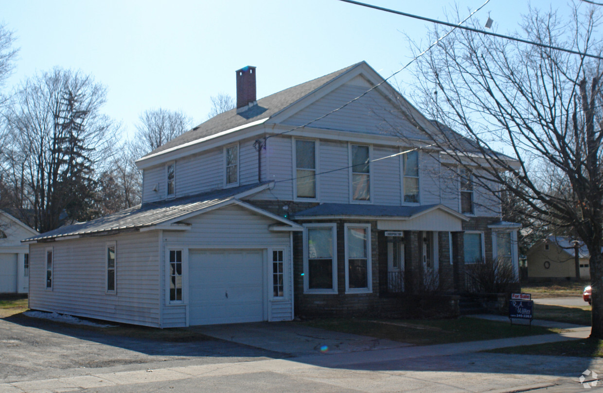 Building Photo - 129 Main St