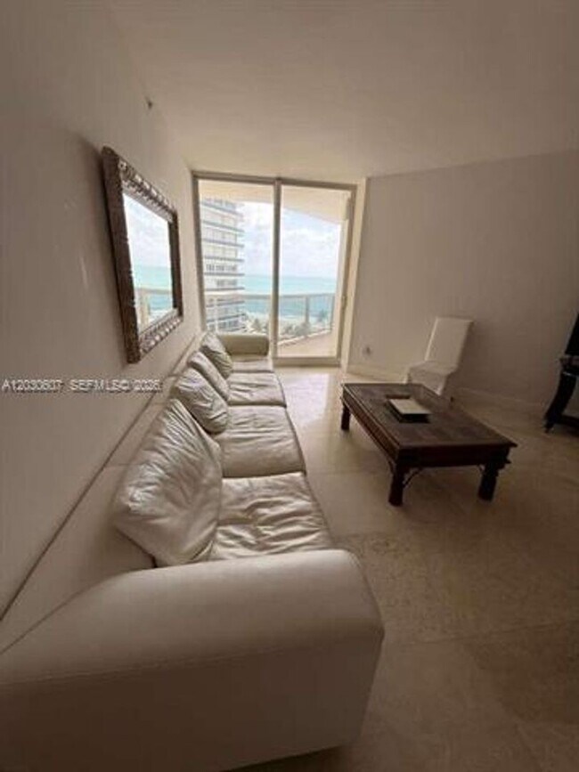 Foto del edificio - 9595 Collins Ave
