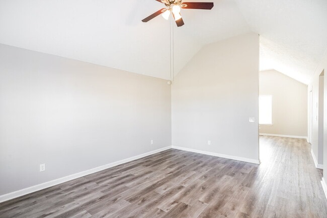 Building Photo - 2718 Lincoya Dr