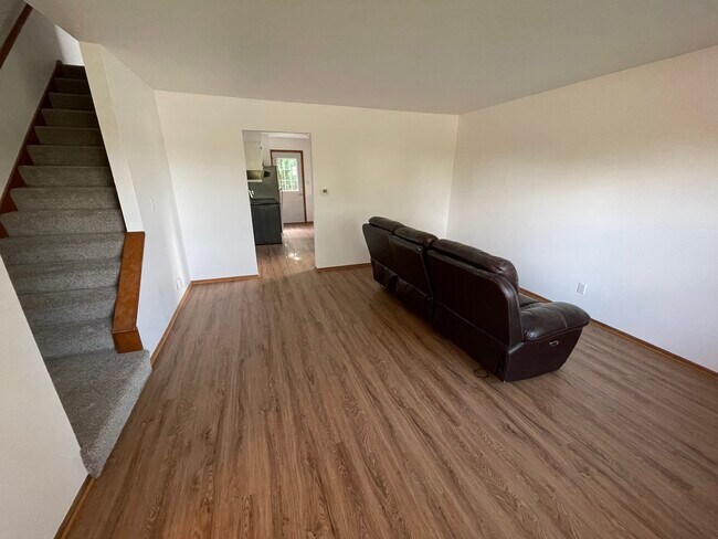 Building Photo - 1631 Highland Dr