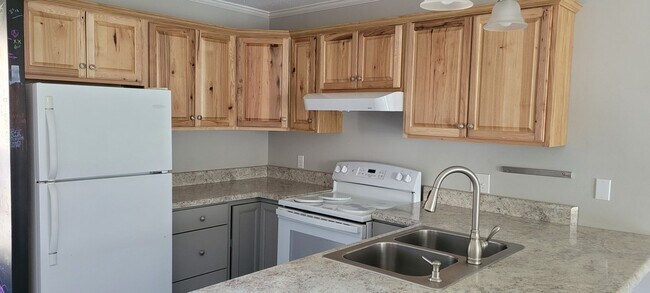 Foto del edificio - 475 Meadowview Dr