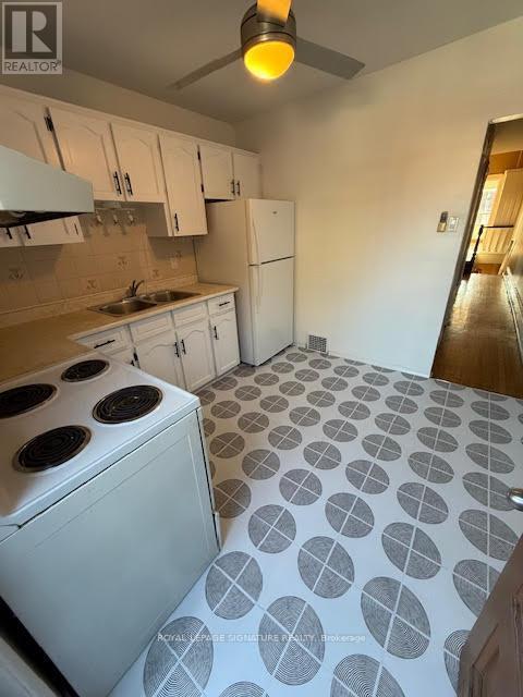 Building Photo - 107 Lisgar St