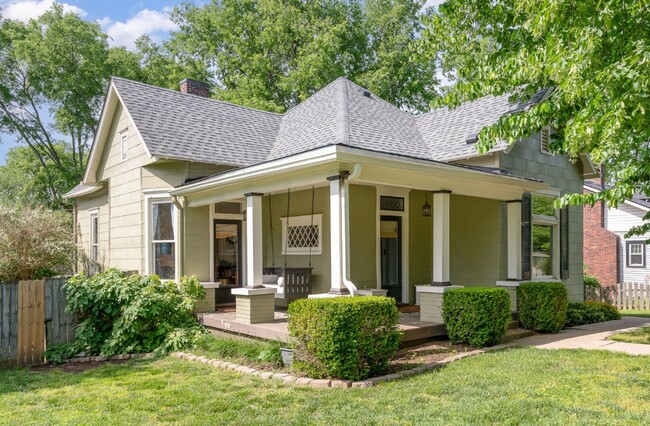 Building Photo - Sylvan Park Craftsman!