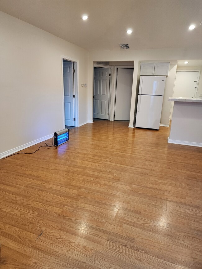 Building Photo - 6641 Blucher Ave