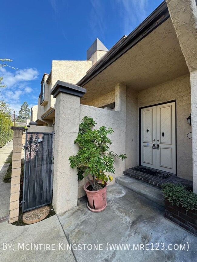 Foto del edificio - Stunning 3BD 2BA Townhome in Arcadia CA