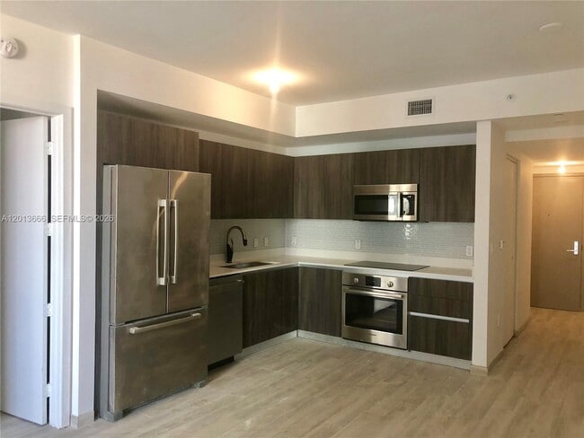 Foto del edificio - 488 NE 18th St