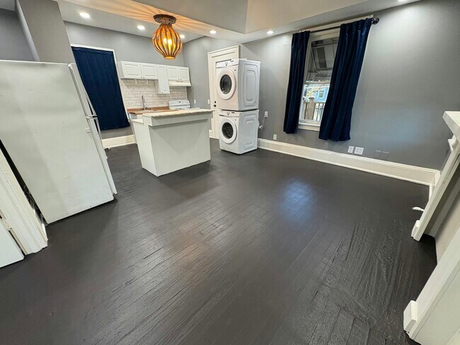 Foto del edificio - 537 E 37th St