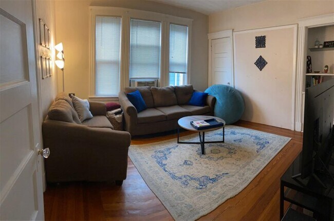 Building Photo - 2 Touro Ave