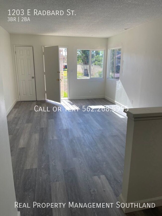 Foto del edificio - Remodelled 3 Bedroom 2 Bath Home with Larg...