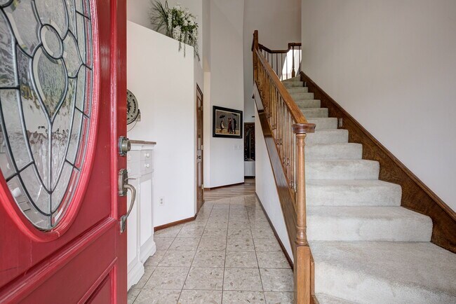 Foto del edificio - 1340 Bryant Cir