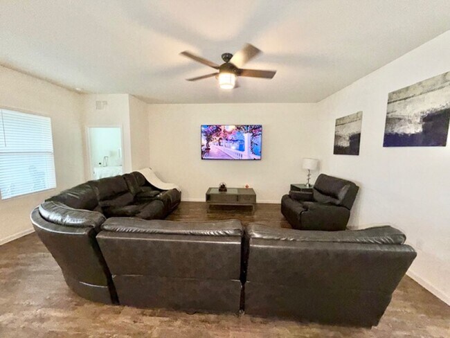 Foto del edificio - Deltona - 3 Bedroom, 2 Bathroom - $2,300.00