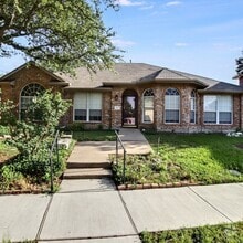 Building Photo - 3117 Cactus Dr