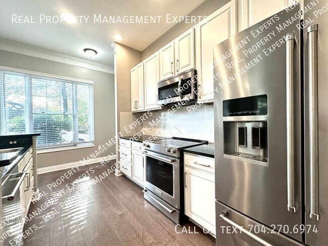Building Photo - Charming 1BR/1BA Condo in the heart of Cha...