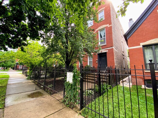 Fachada del edificio - 1402 N Bell Ave
