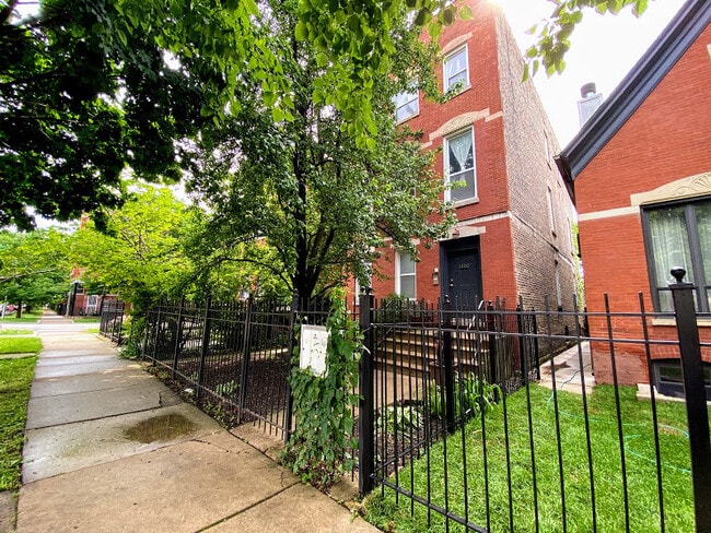 Front of Building - 1402 N Bell Ave