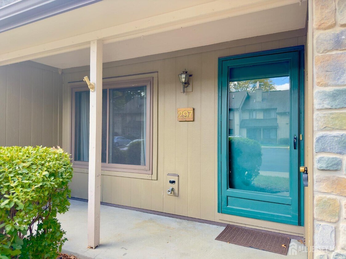 Foto principal - 297 Hampshire Dr