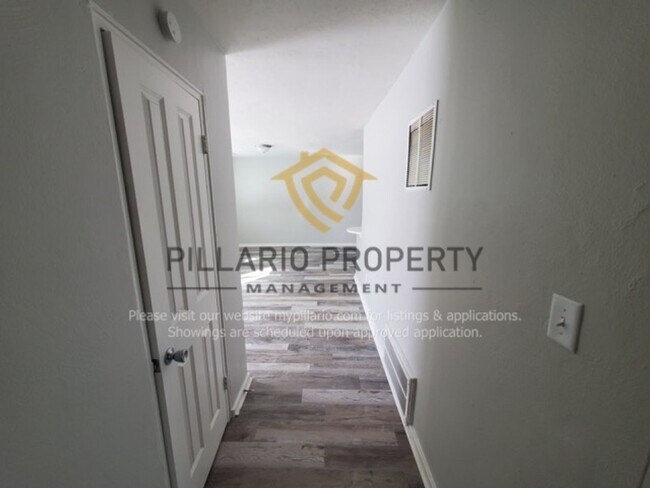 Building Photo - Beautiful Home Near Warren Park!