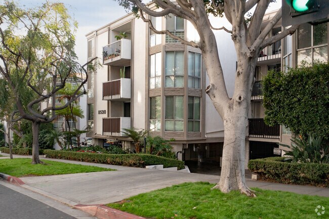 Building Photo - 8530 Holloway Dr