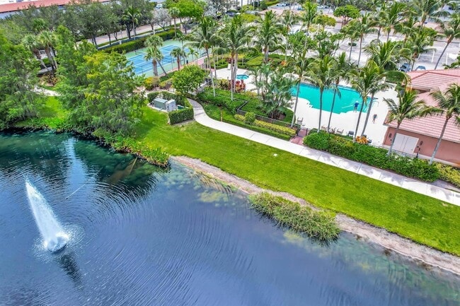 Building Photo - 353 S US Hwy 1