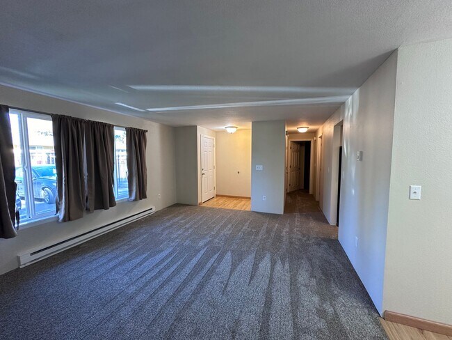 Building Photo - Charming 2 bdrm, 1 bath in Maplewood Neigh...
