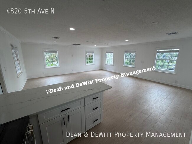 Foto del edificio - 4820 5th Ave N