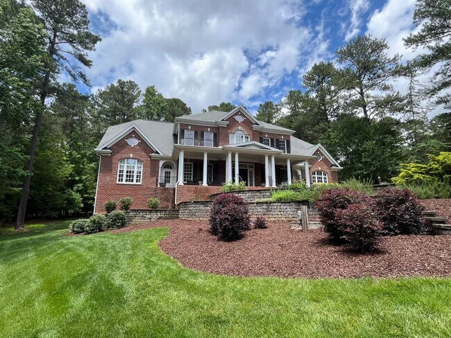 Foto del edificio - Incredible 4BD, 6.5BA Raleigh Home Near Fa...