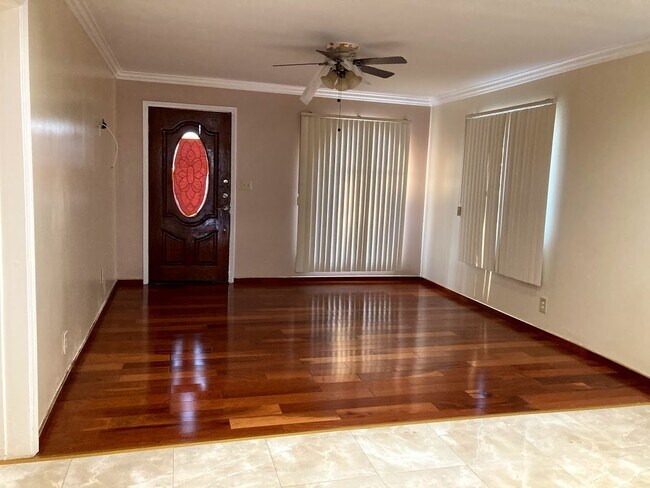Foto del edificio - 6548 Adamson Ave